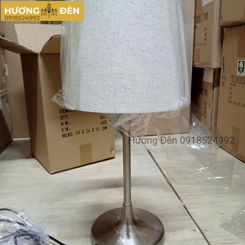 den-ban-trang-tri-chinh-hang-db3080
